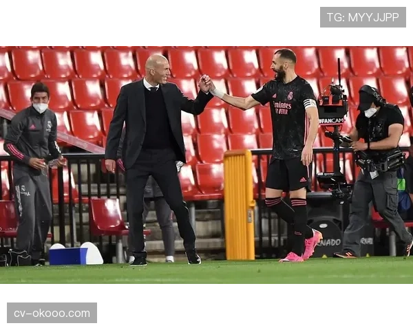 从失误到进球：解析赫塔菲对阵格拉纳达比赛中一次长达12秒的完整反击过程